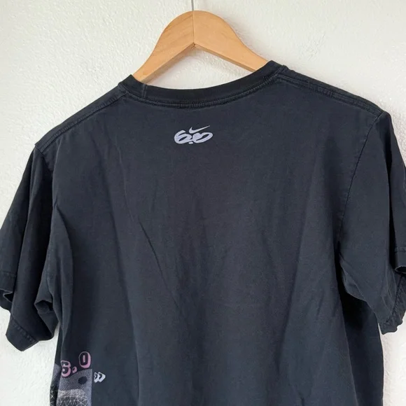 Vintage 2008 Nike SB 6.0 Black Graphic T-Shirt - Men’s Size Medium - Picture 6 of 13